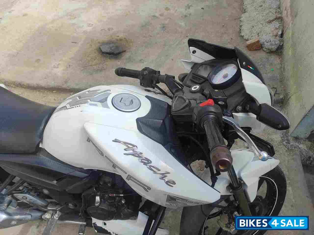 White TVS Apache RTR 180 ABS White TVS Apache RTR 180 ABS
