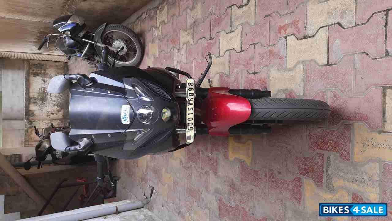 Red&black Bajaj Pulsar 220F