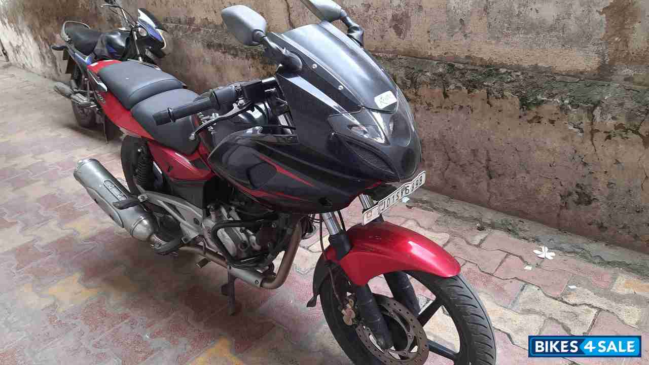 Red&black Bajaj Pulsar 220F