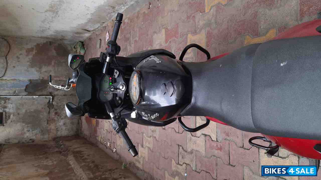 Red&black Bajaj Pulsar 220F