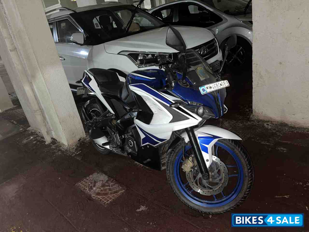 Sports Blue Edition Bajaj Pulsar RS 200