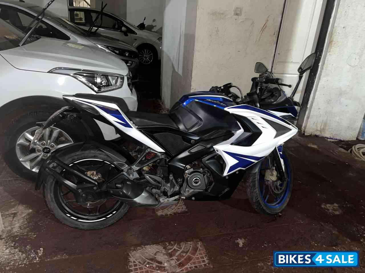 Sports Blue Edition Bajaj Pulsar RS 200