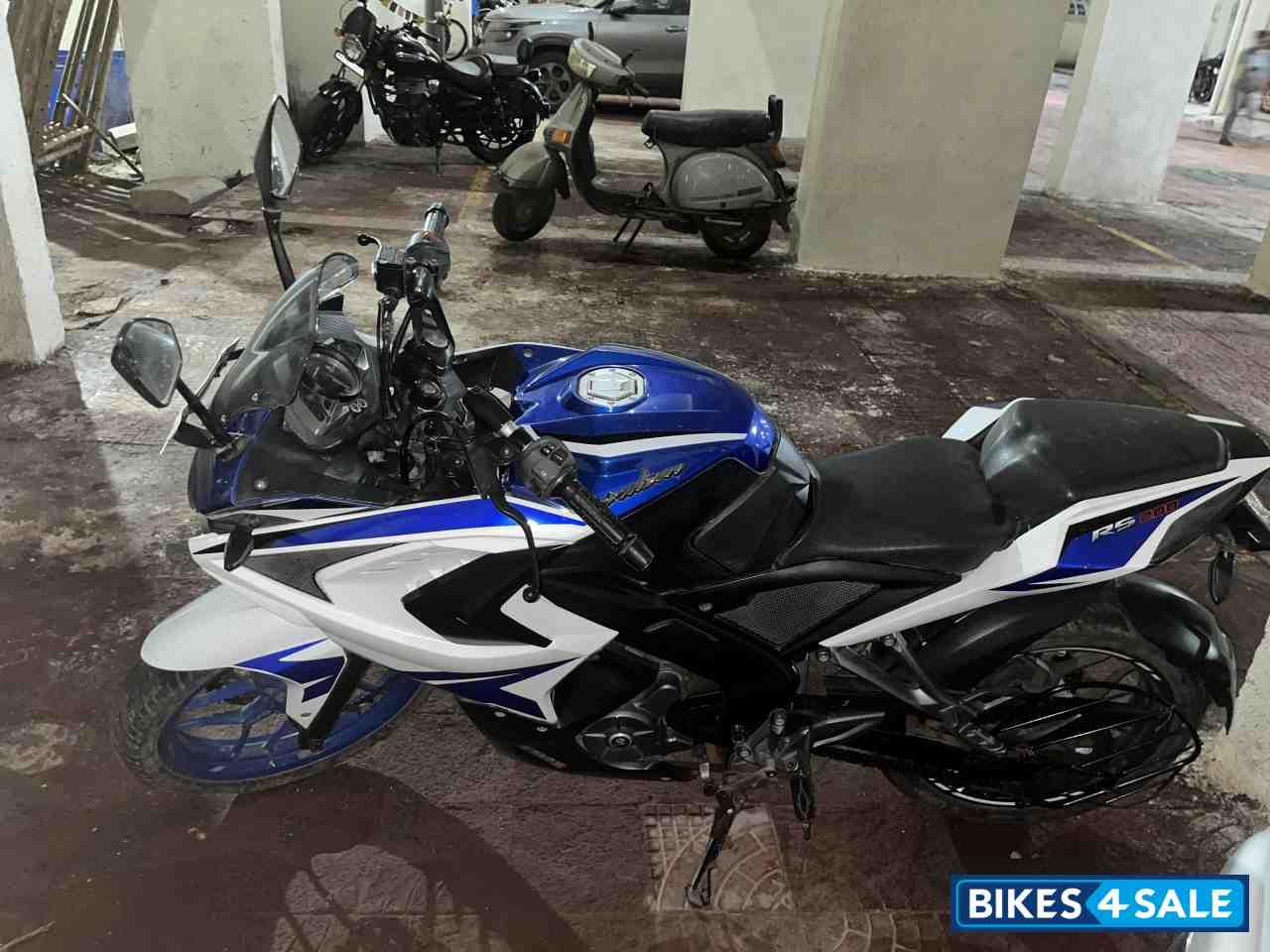Sports Blue Edition Bajaj Pulsar RS 200
