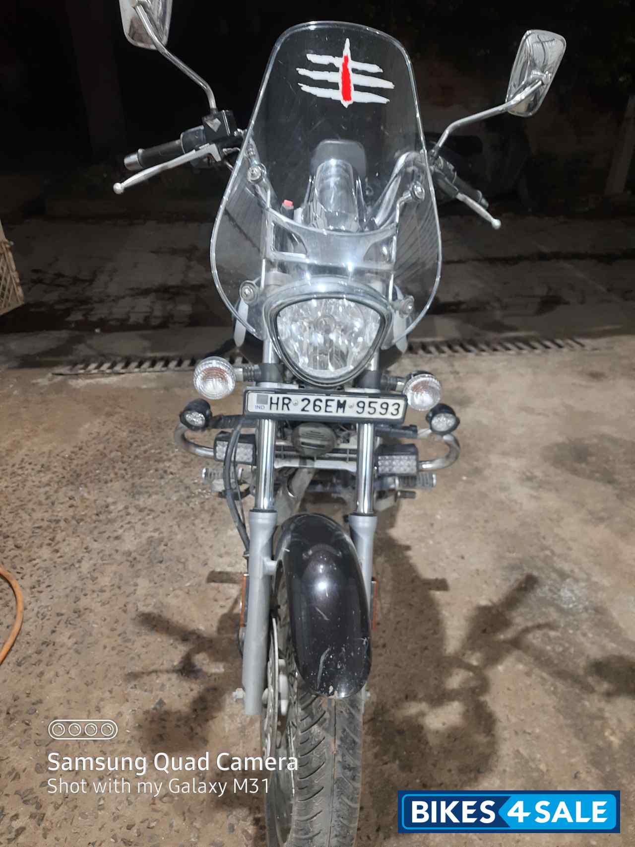 Bajaj Avenger 220 DTS-i