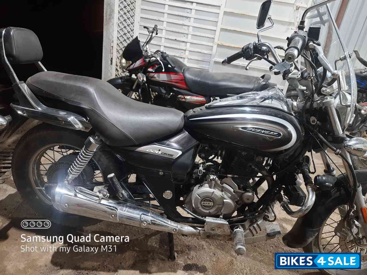 Bajaj Avenger 220 DTS-i Bajaj Avenger 220 DTS-i