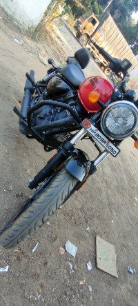 Red Royal Enfield Meteor 350 Fireball