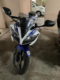 White/blue Yamaha YZF R15 V2