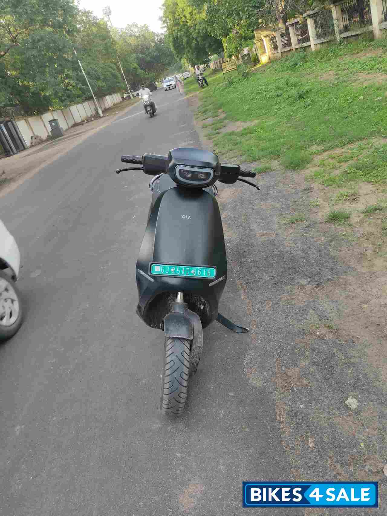 Matt Black Ola S1 Pro