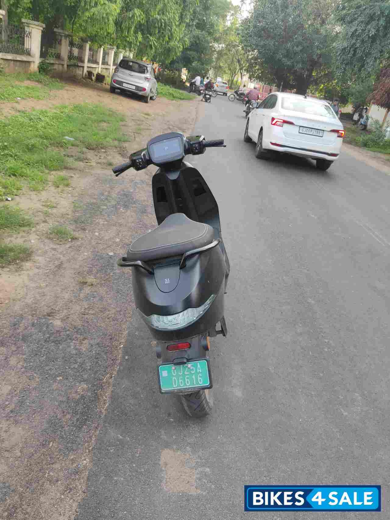 Matt Black Ola S1 Pro