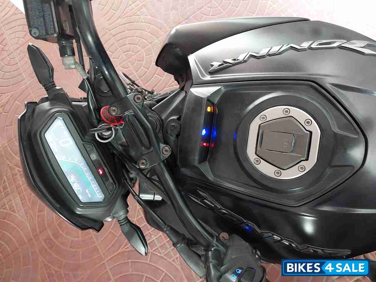 Black Bajaj Dominar 400