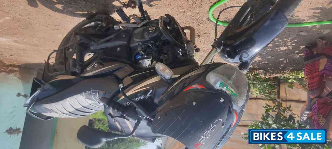Ebony Black Bajaj Pulsar 150 DTSi