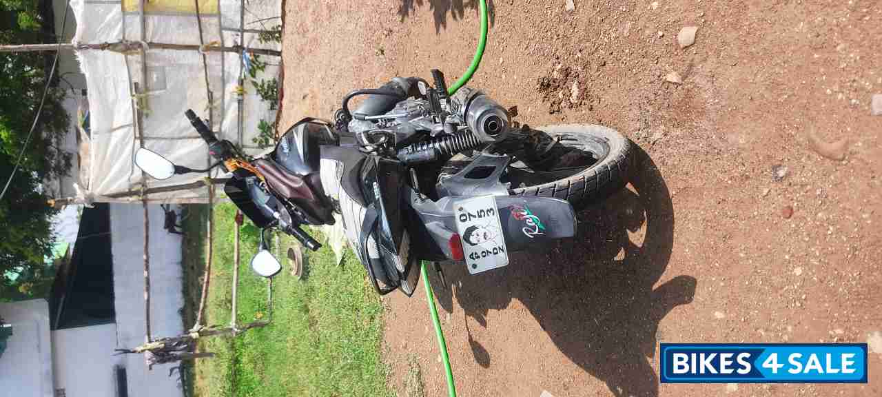 Ebony Black Bajaj Pulsar 150 DTSi