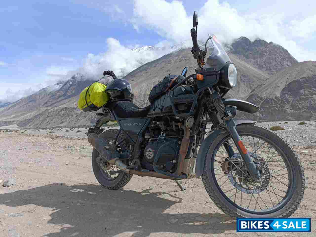 Black Royal Enfield Himalayan 2021
