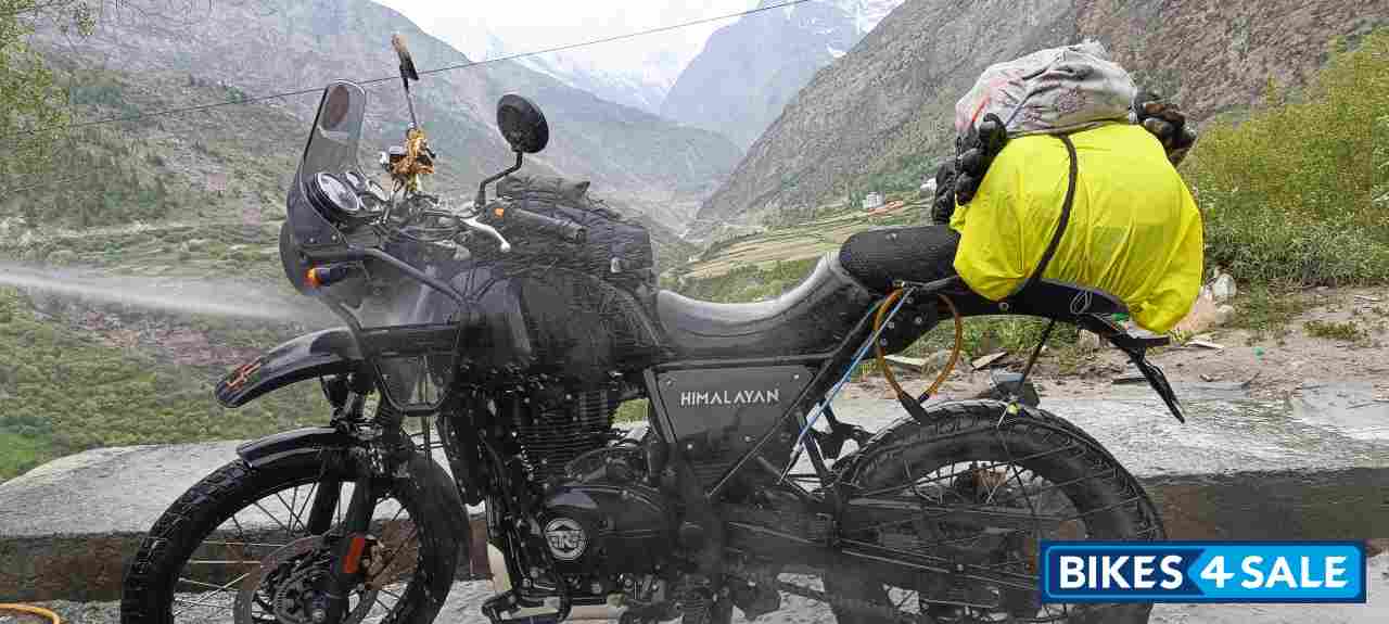 Black Royal Enfield Himalayan 2021