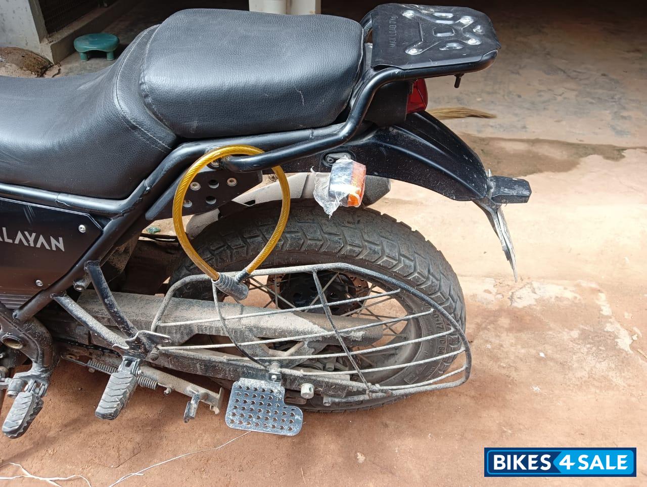 Black Royal Enfield Himalayan 2021