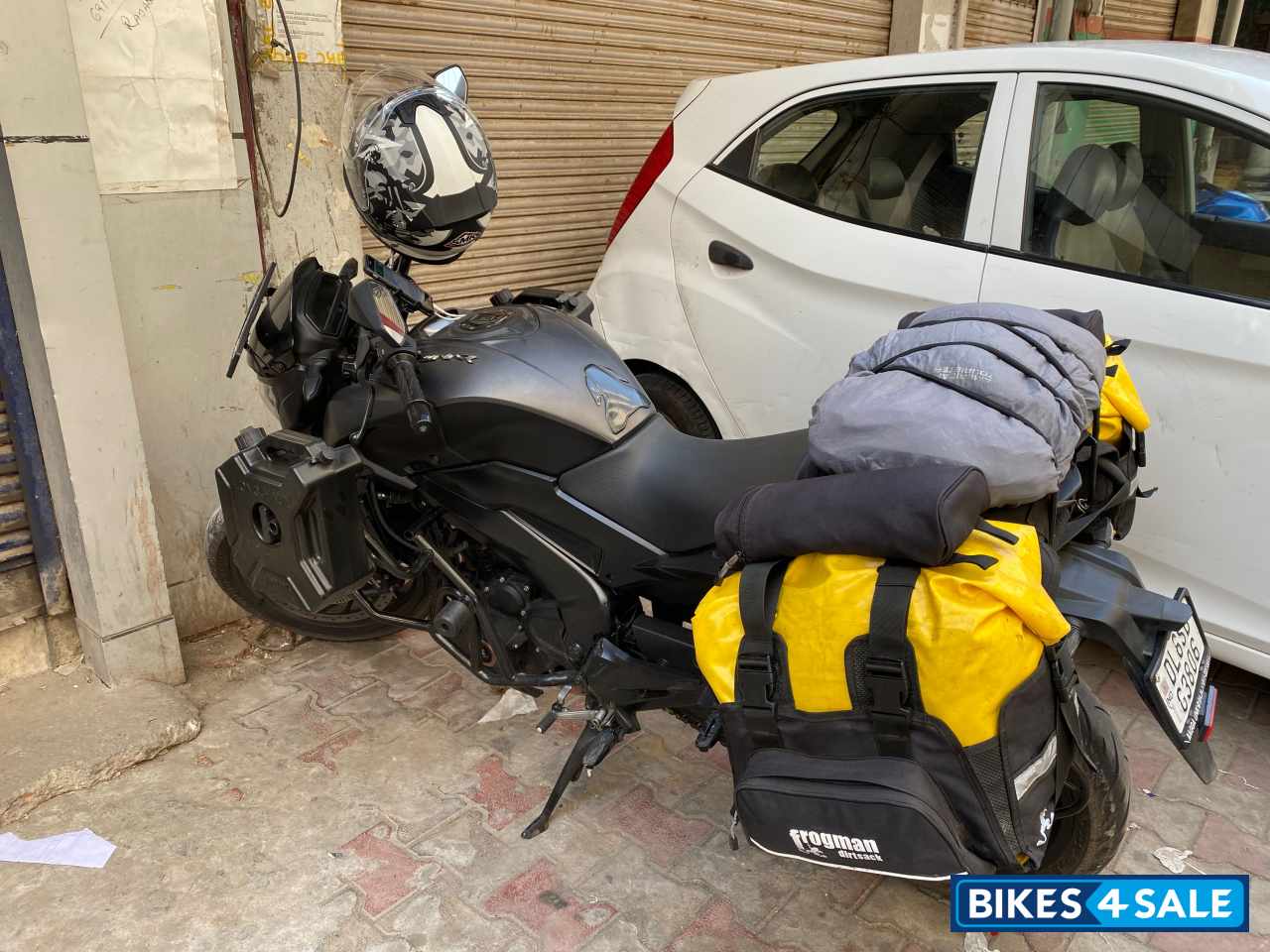 Black Bajaj Dominar 400 ABS BS6