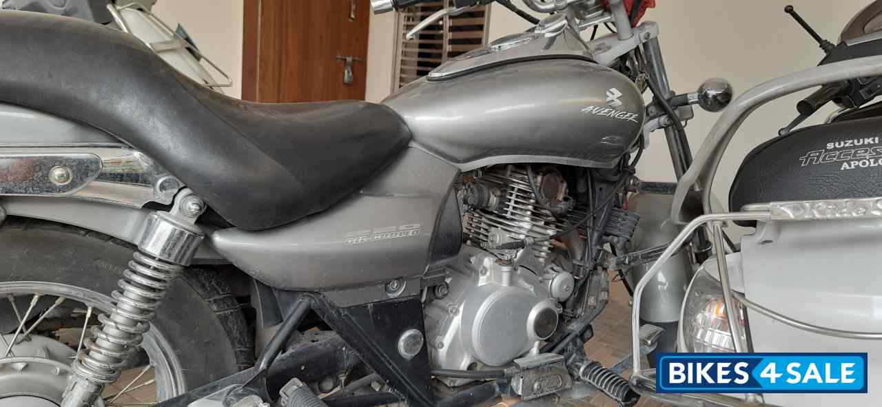 Bajaj Avenger 220 DTS-i