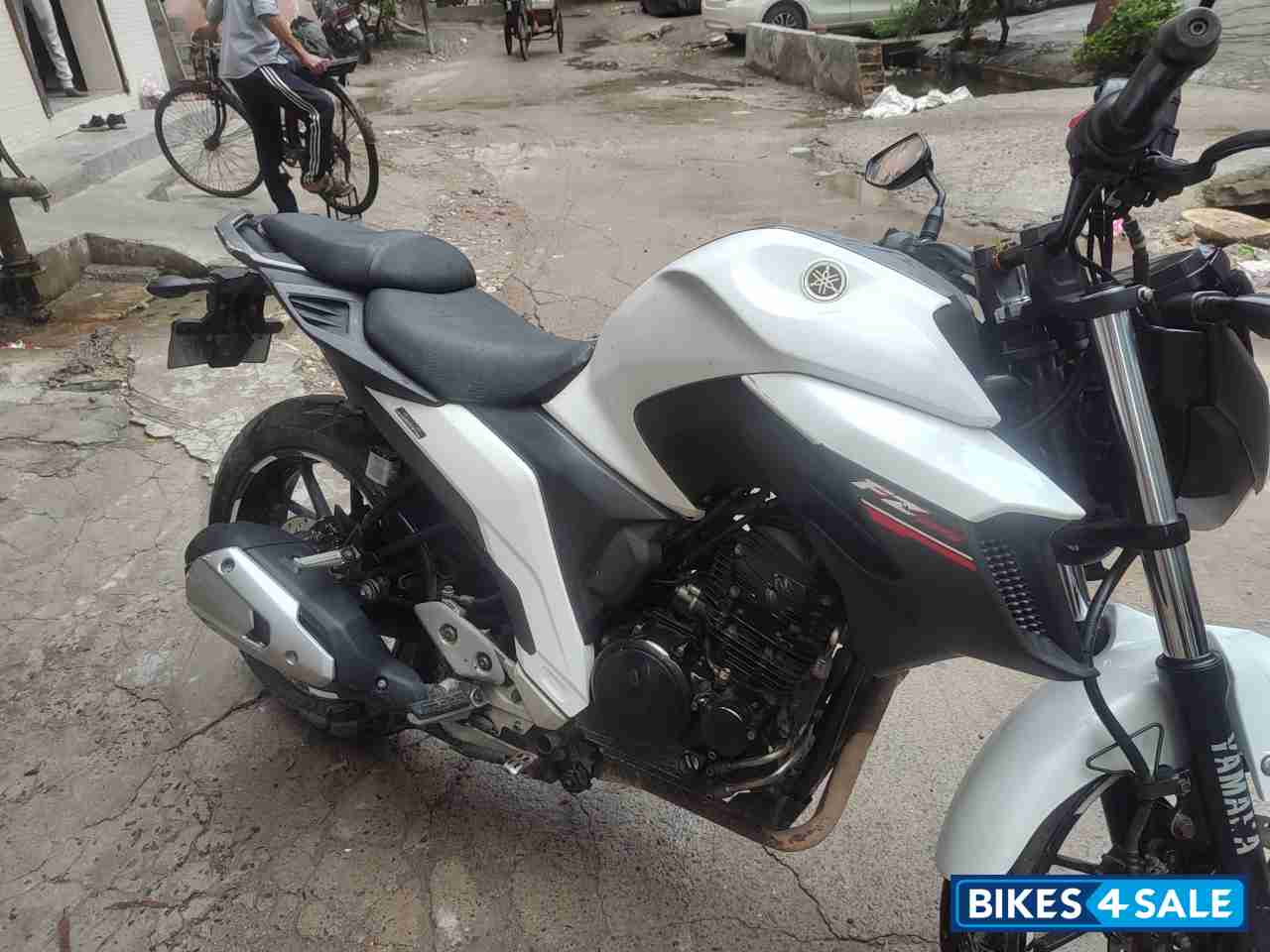 Yamaha FZ25