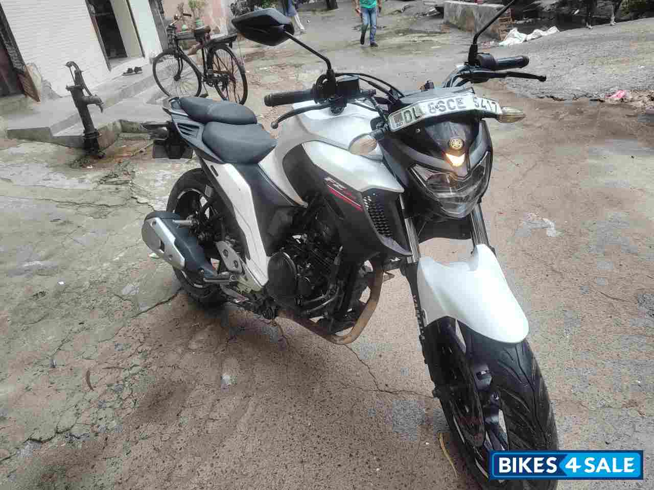 Yamaha FZ25