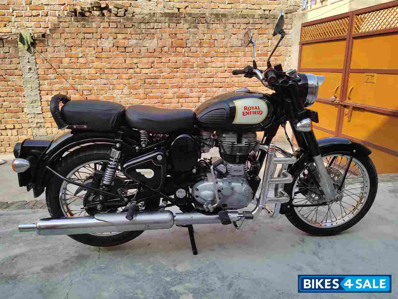 Black Royal Enfield Classic 350