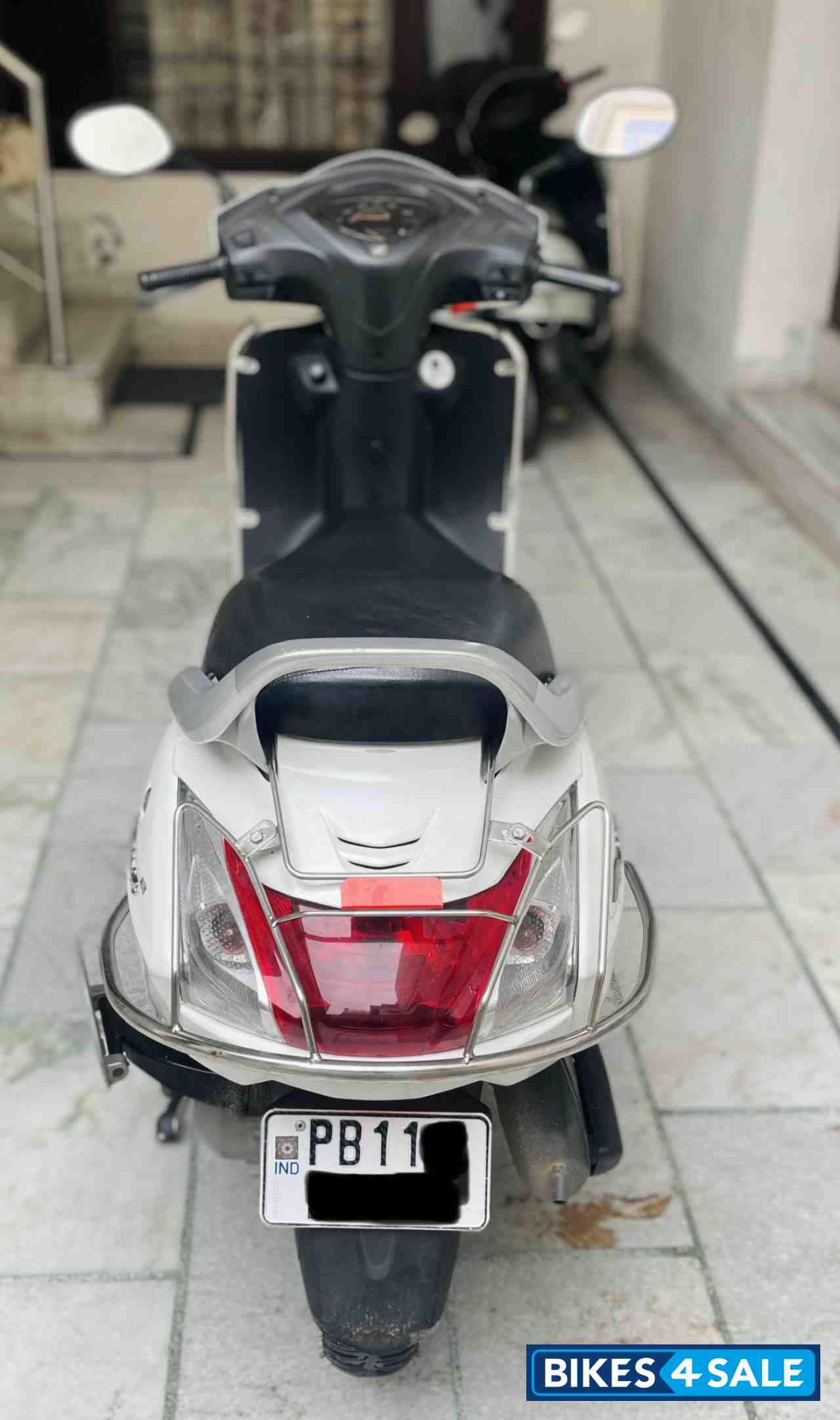 White Honda Activa Activa 3G