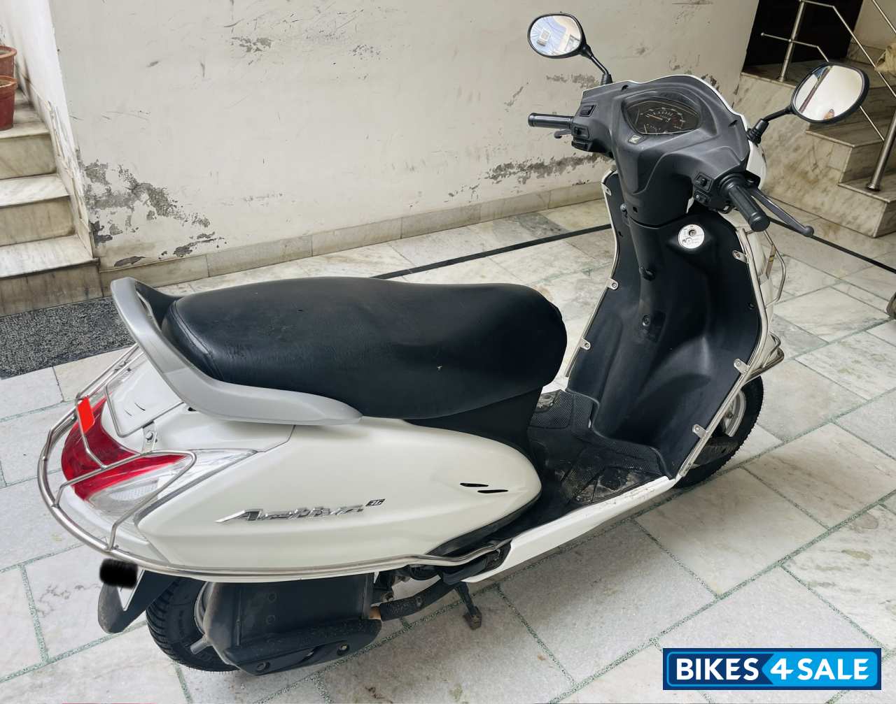 White Honda Activa Activa 3G