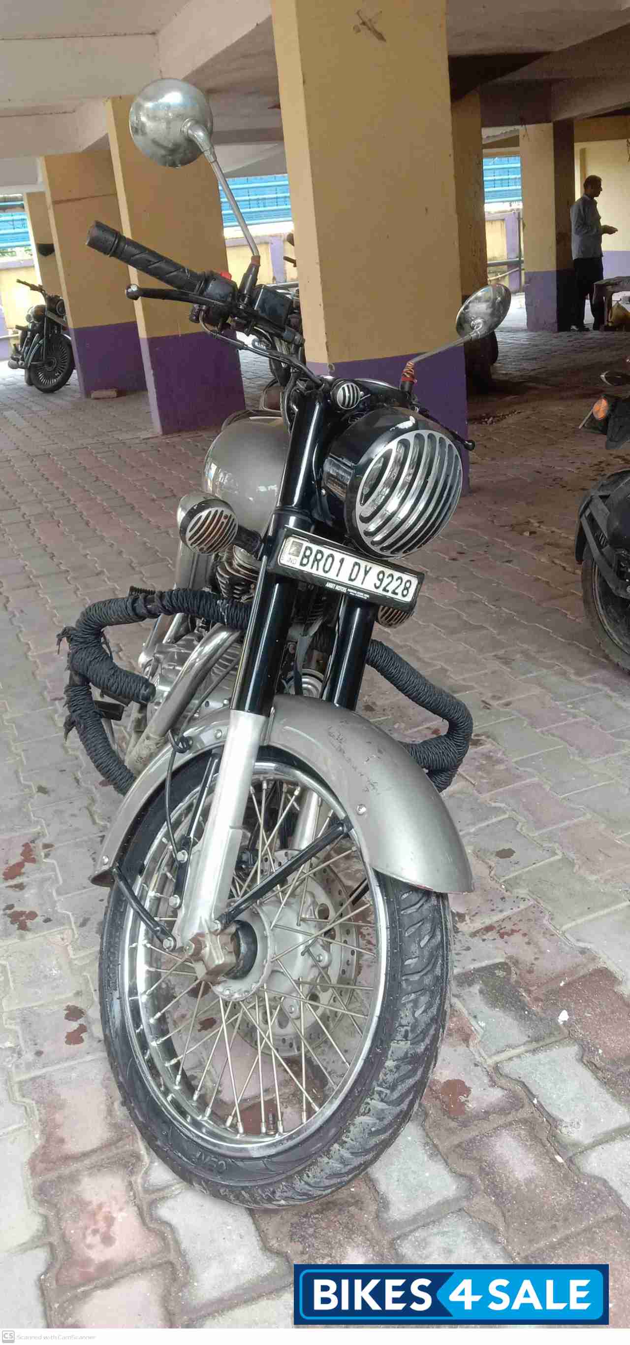 Gun Metal Grey Royal Enfield Classic Gunmetal Grey