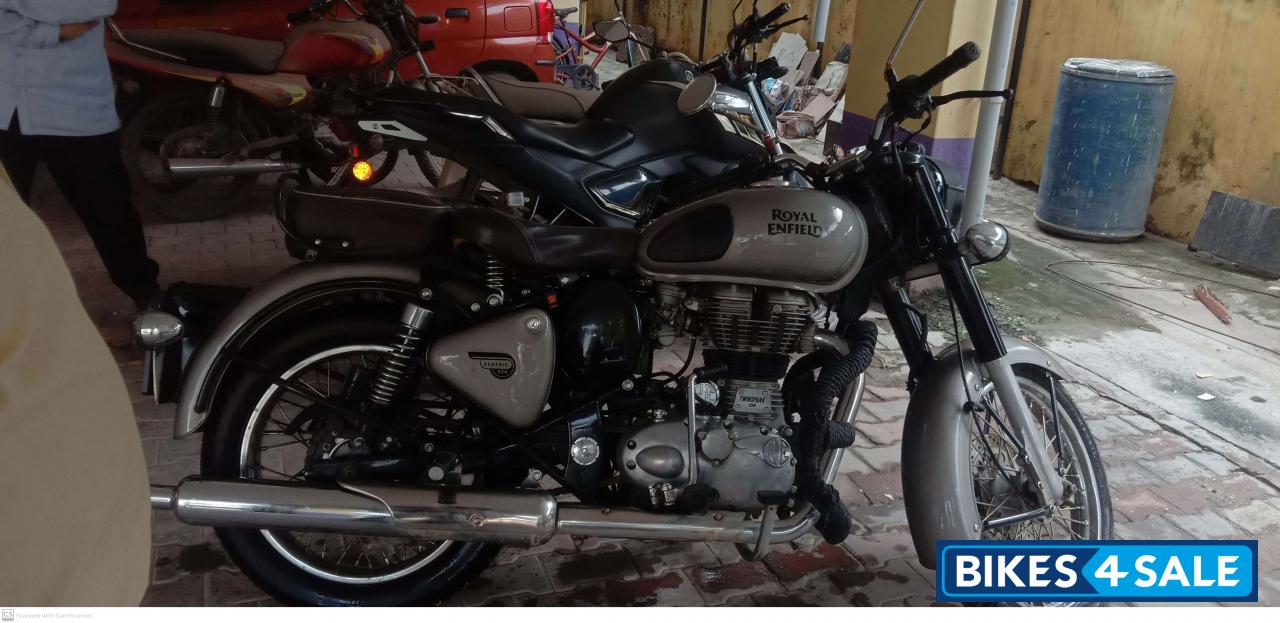 Gun Metal Grey Royal Enfield Classic Gunmetal Grey