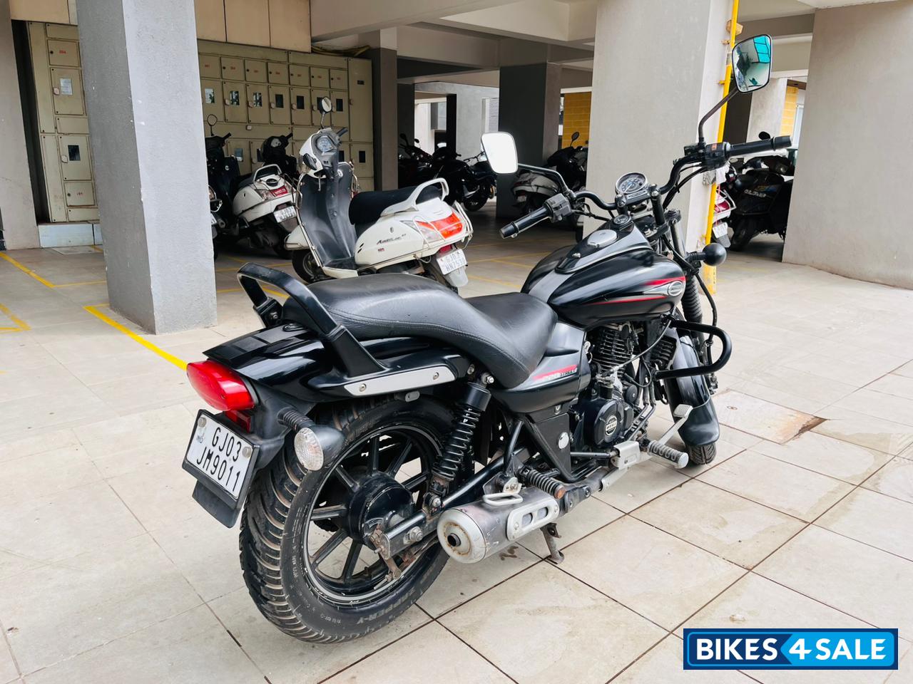 Black Bajaj Avenger Street 220