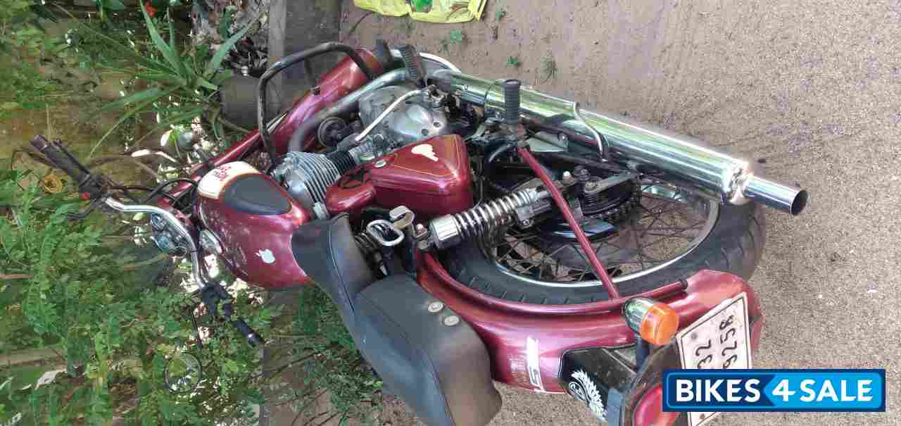 Meroon Royal Enfield Classic 350