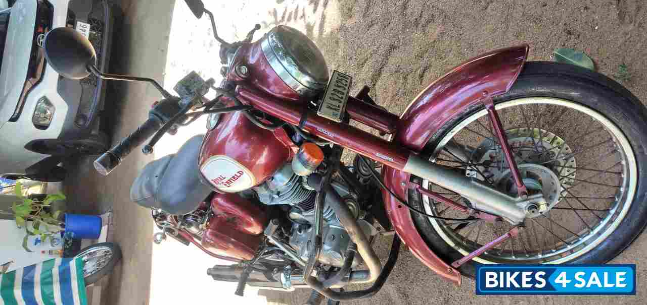 Meroon Royal Enfield Classic 350