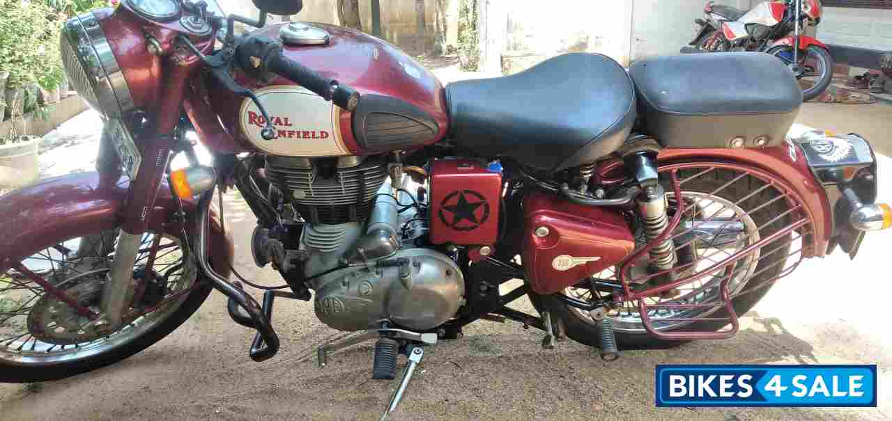Meroon Royal Enfield Classic 350