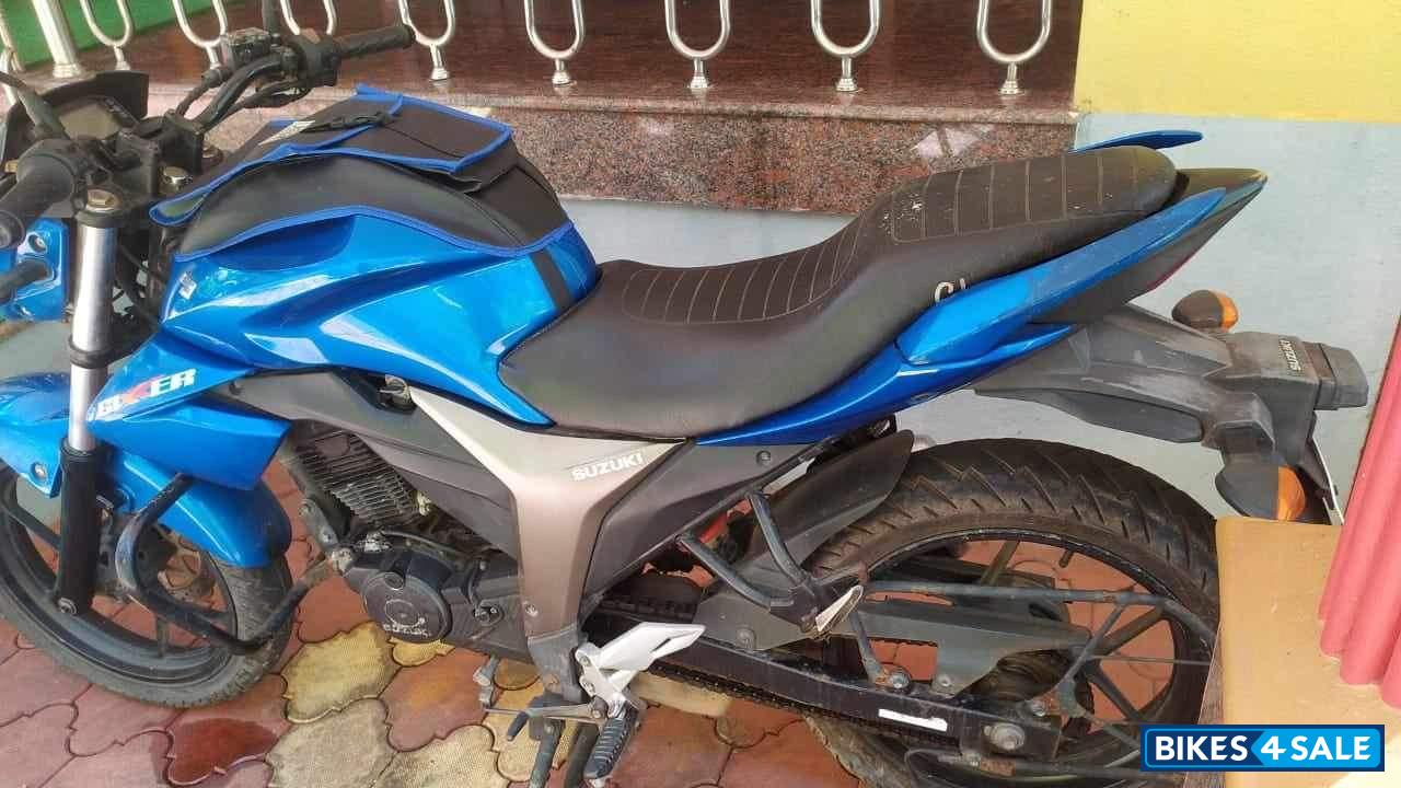 Blue Suzuki Gixxer 150