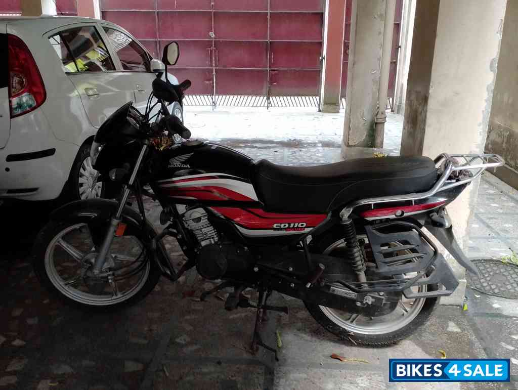 Black Honda CD 110 Dream Deluxe BS6