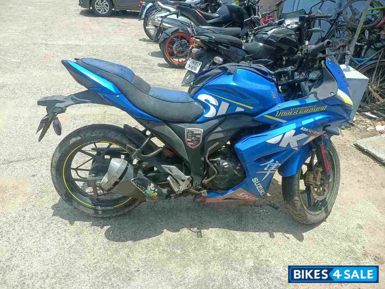Blue Suzuki Gixxer SF
