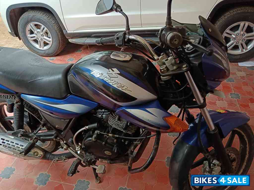 Blue Bajaj Discover DTSi 135