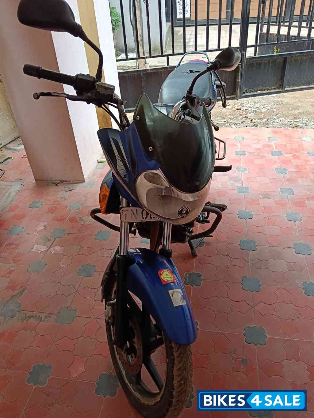 Blue Bajaj Discover DTSi 135