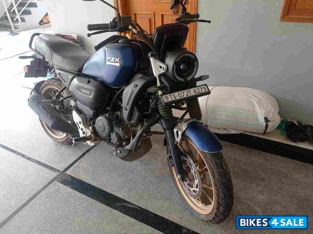 Meta Blue Yamaha FZ-X