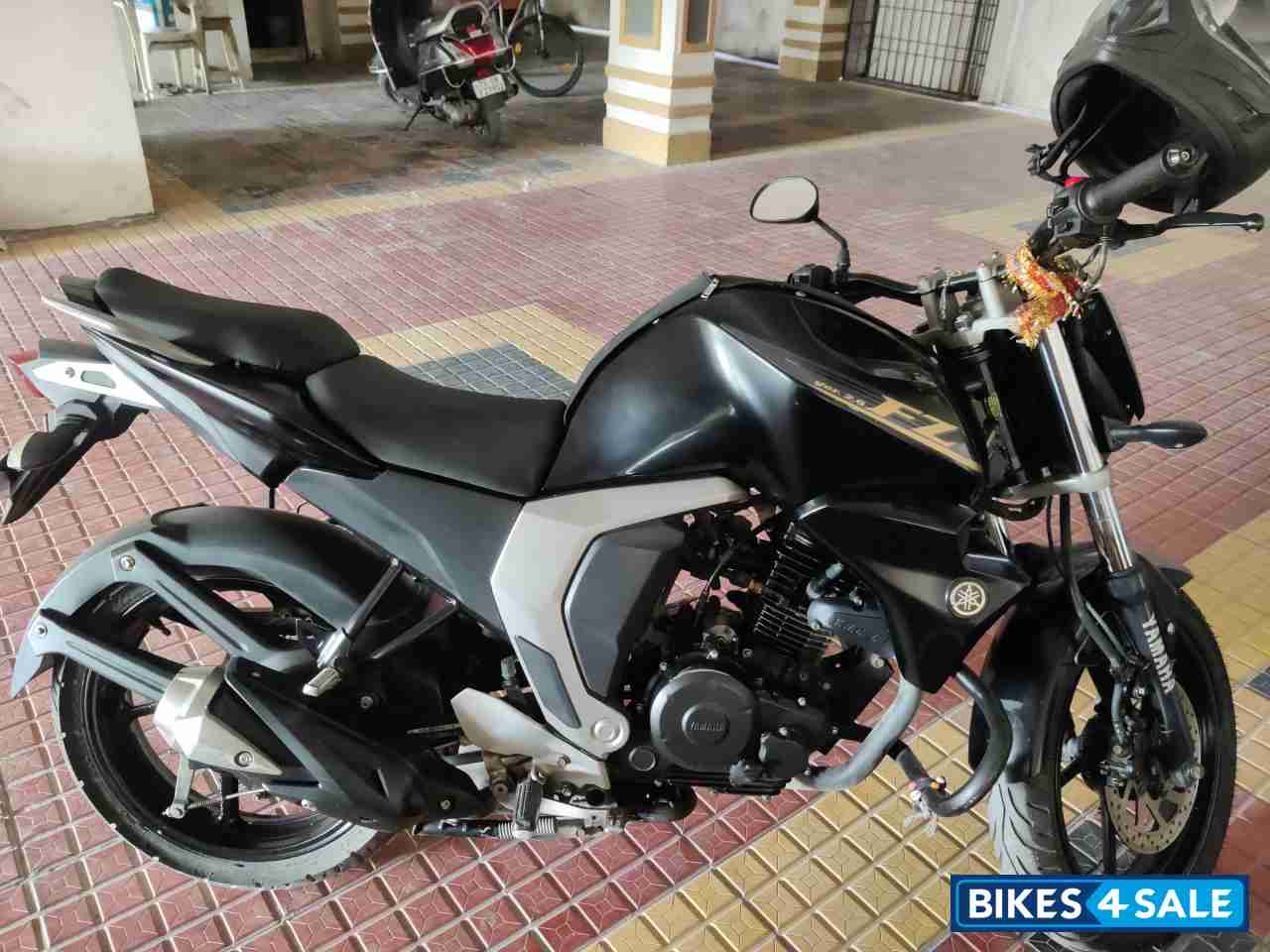 Black Yamaha FZ