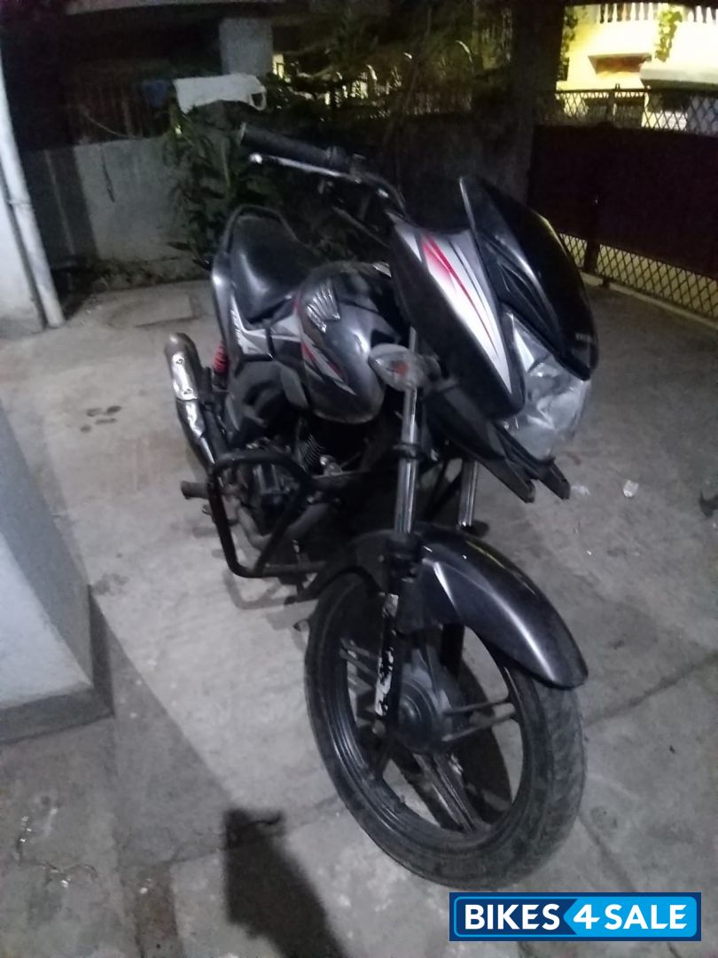 Grey Honda Shine 125