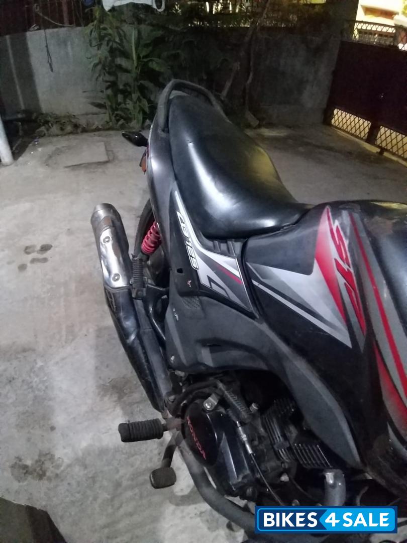 Grey Honda Shine 125