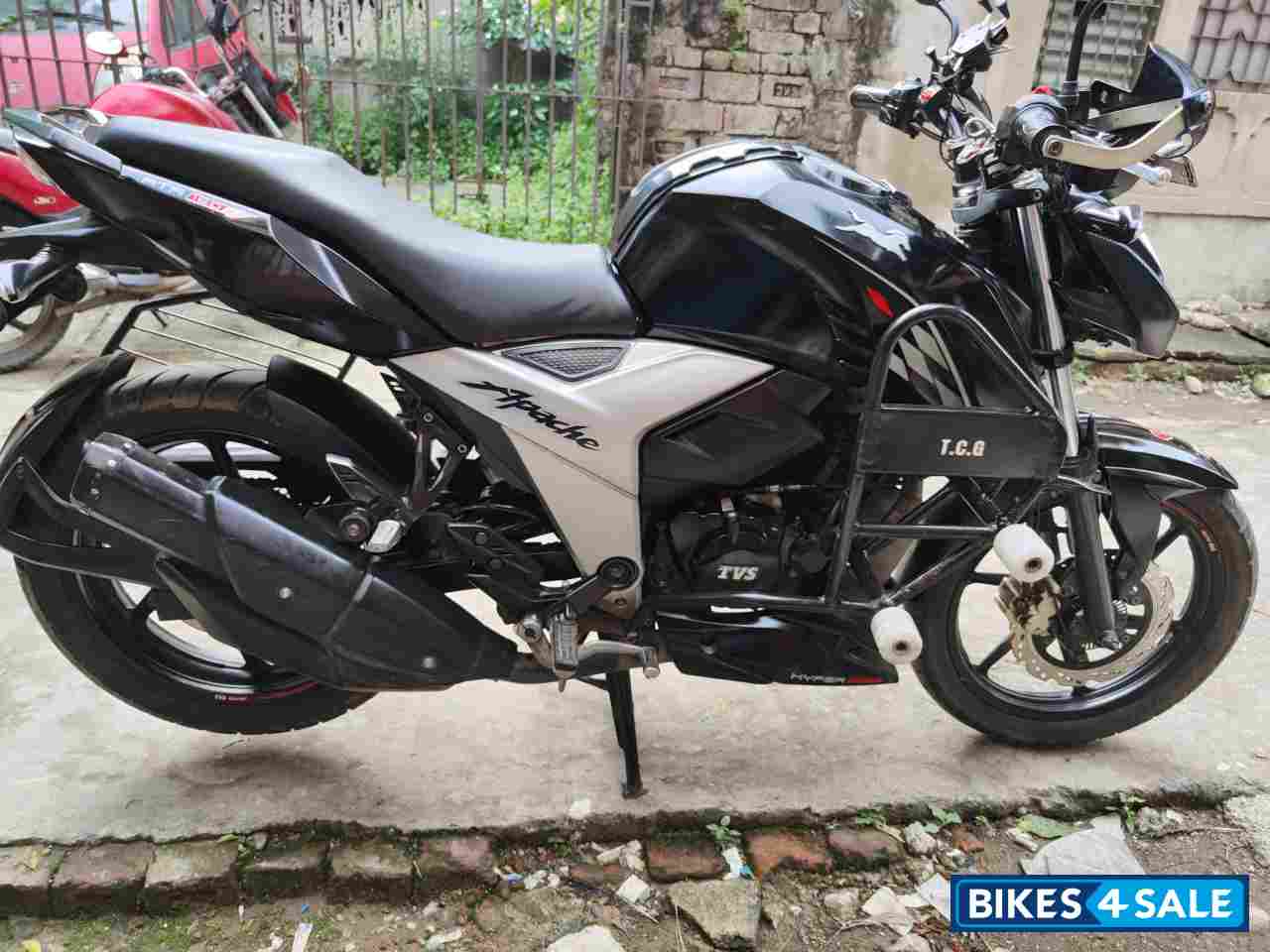 TVS Apache RTR 160 4V BS6