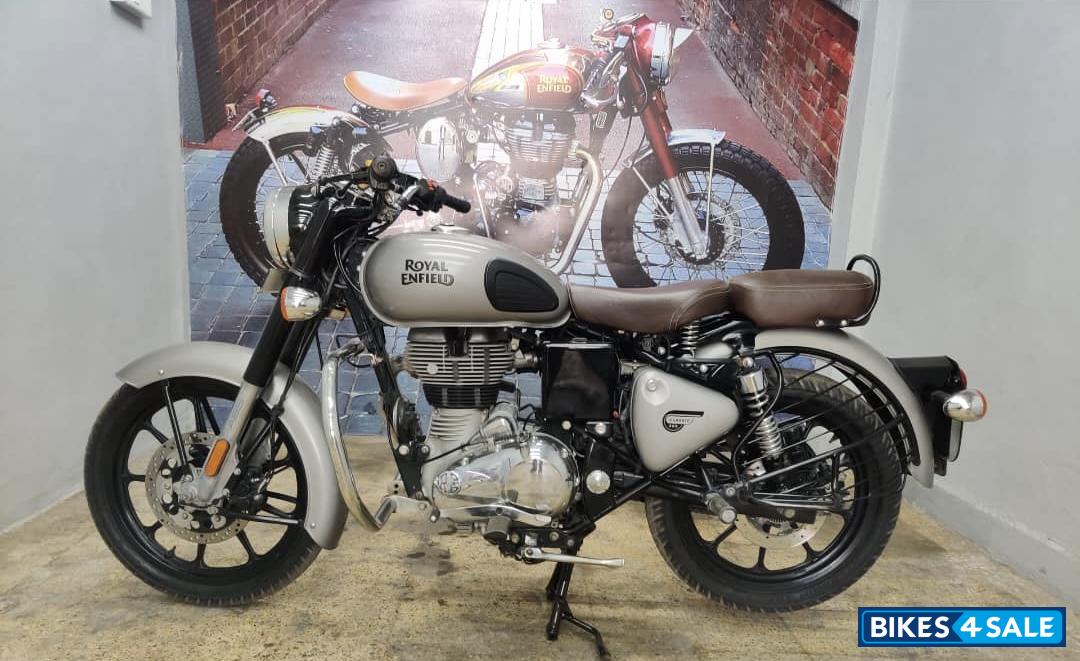 Gunmetal Grey Royal Enfield Classic Gunmetal Grey