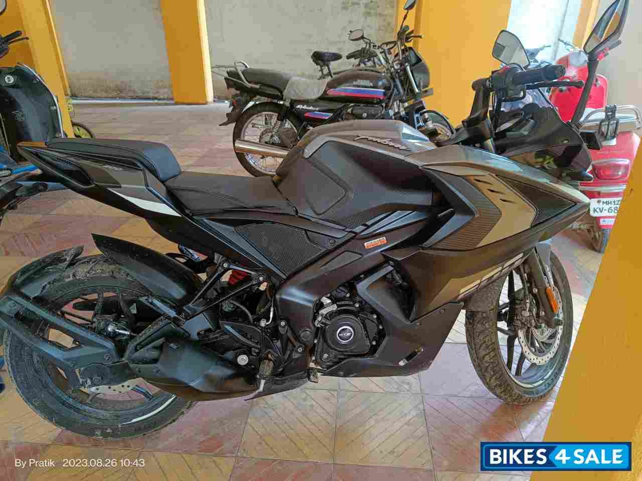 Black Bajaj Pulsar RS 200 BS6