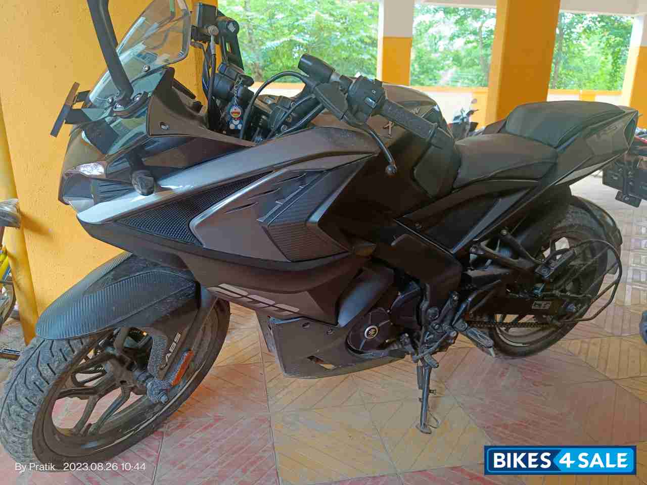 Black Bajaj Pulsar RS 200 BS6