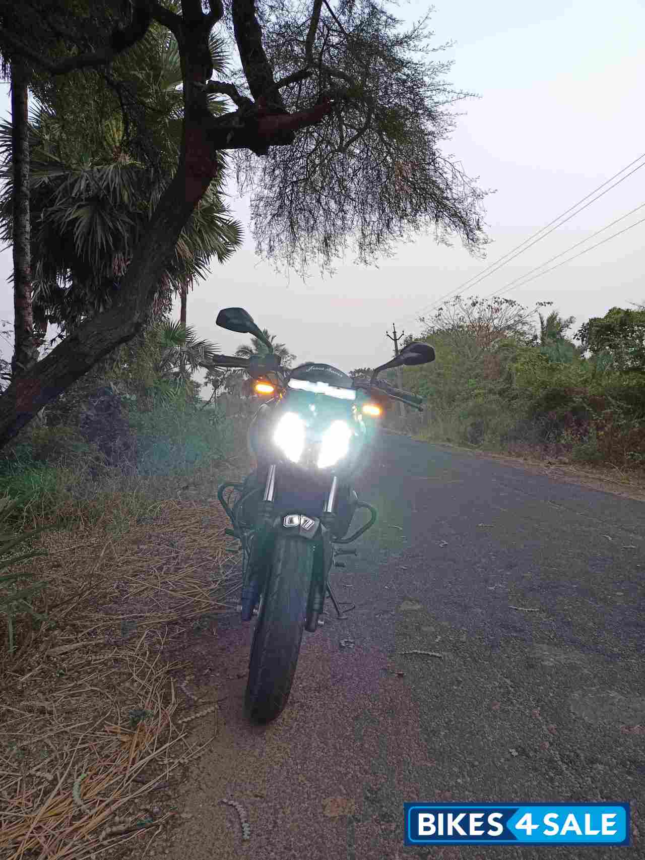 Graphite Matte Bajaj Dominar 400 Disc