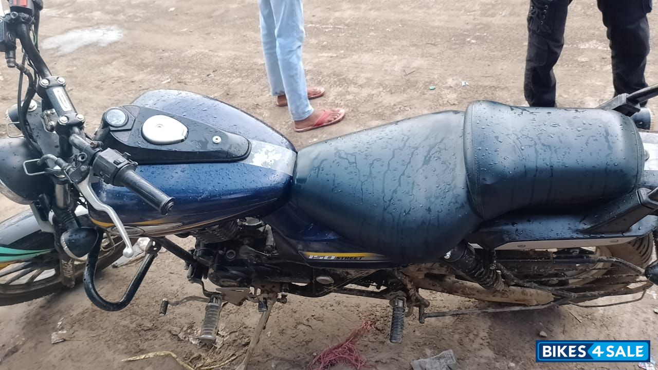 Bajaj Avenger Street 150