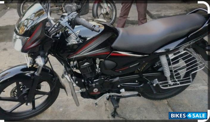 Black Honda CB Shine