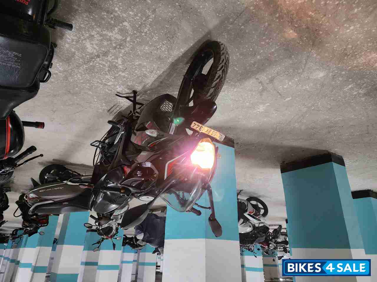 Black Suzuki Gixxer SF