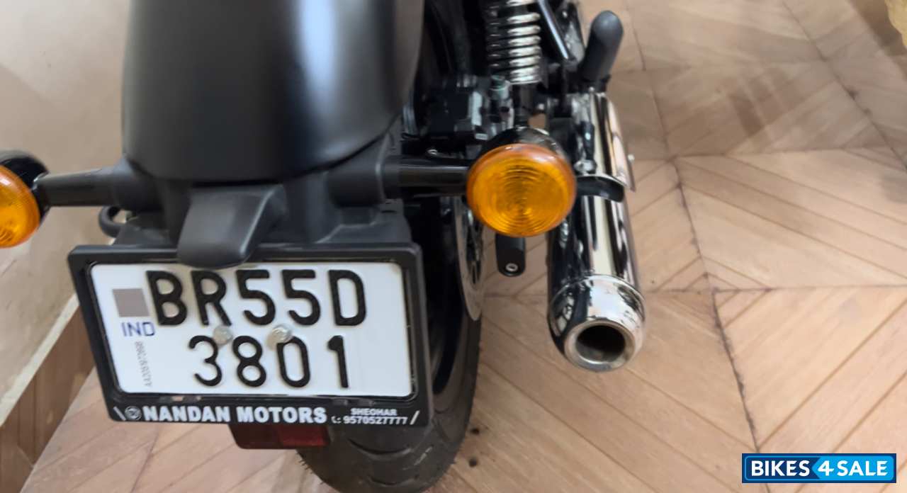 Black Royal Enfield Meteor 350